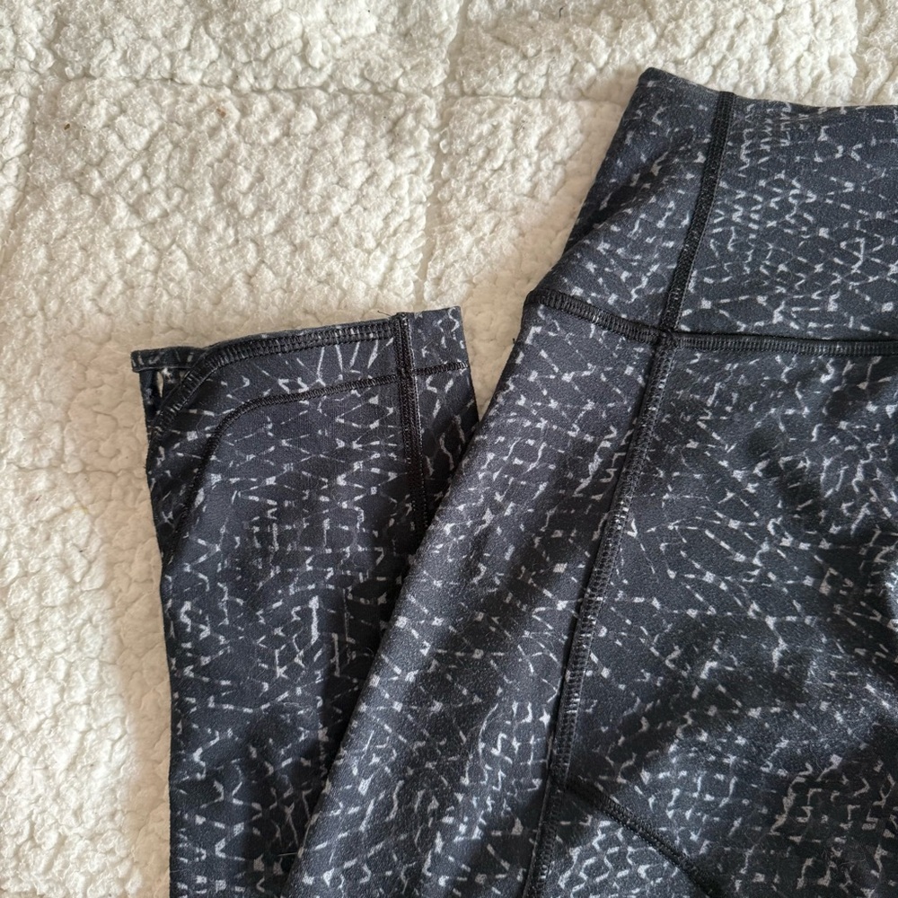 Lululemon True Self Crop II - Black and White Pattern - Picture 6 of 14